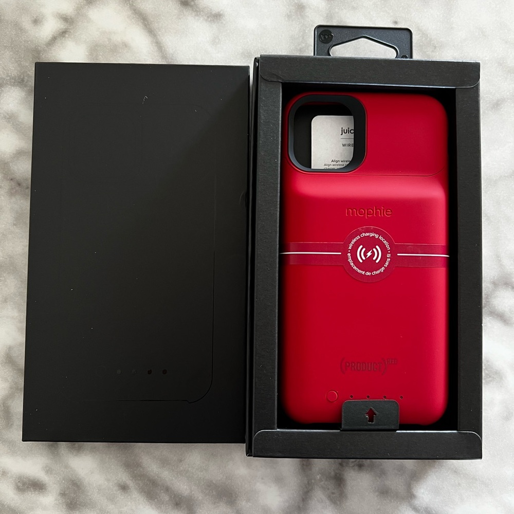 New Mophie red juice pack for iPhone XR/iPhone 11 / BNWT access wireless charger